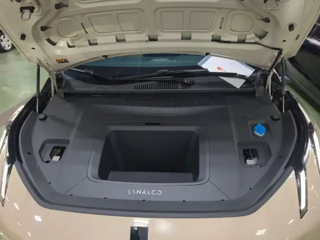 Lynk & Co Z20 — Фото автомобиля 19
