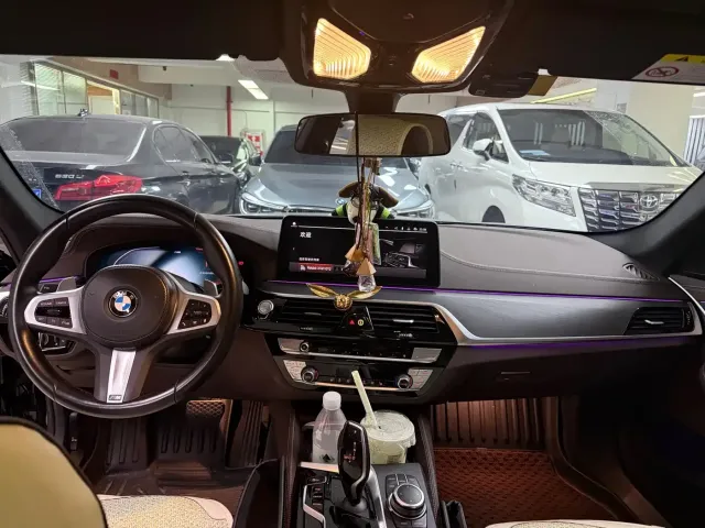BMW BMW 5 Series 2022 Model Second Facelift 530Li Leading M Sport Package — Фото автомобиля 4
