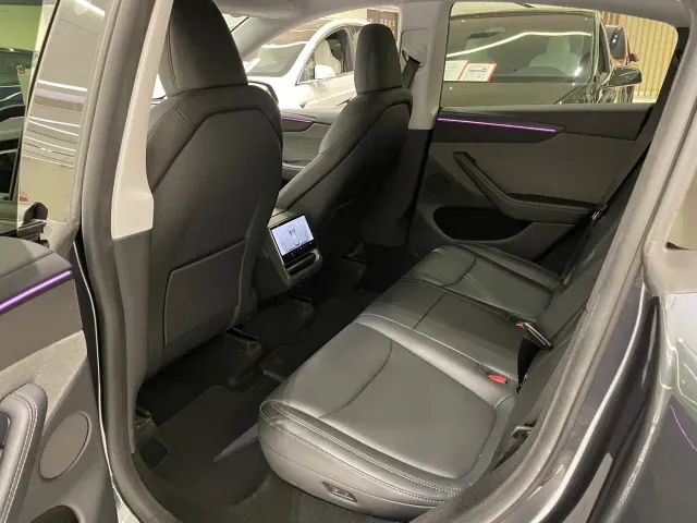 Tesla Model Y — Фото автомобиля 9