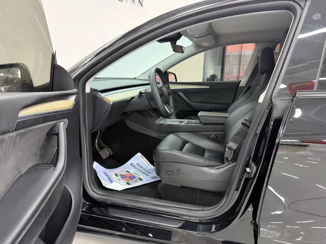 Tesla Model Y — Фото автомобиля 7