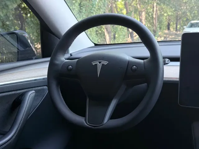 Tesla Model Y — Фото автомобиля 8