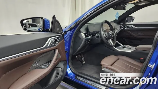 BMW i4 — Фото автомобиля 10