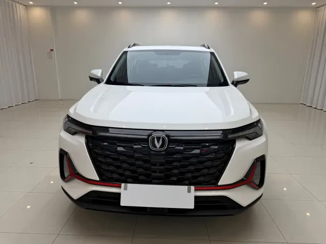 Changan CS35 Plus — Фото автомобиля 2