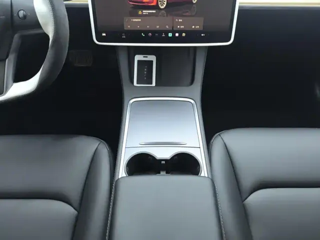 Tesla Model 3 — Фото автомобиля 16
