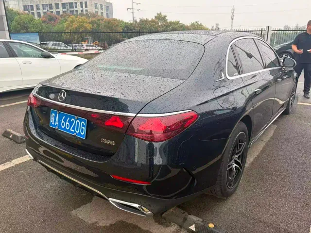 Mercedes-Benz E-Class — Фото автомобиля 4