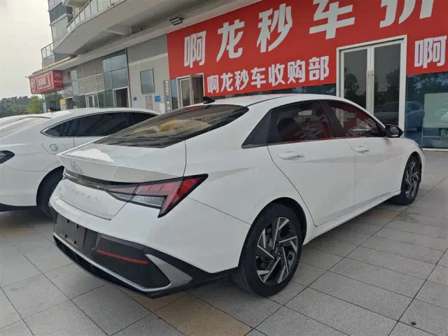 Hyundai Elantra — Фото автомобиля 5
