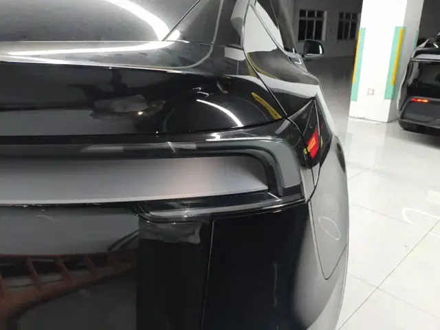 Tesla Model Y — Фото автомобиля 7