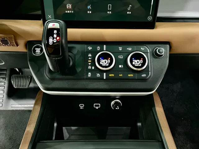 Land Rover Defender — Фото автомобиля 17