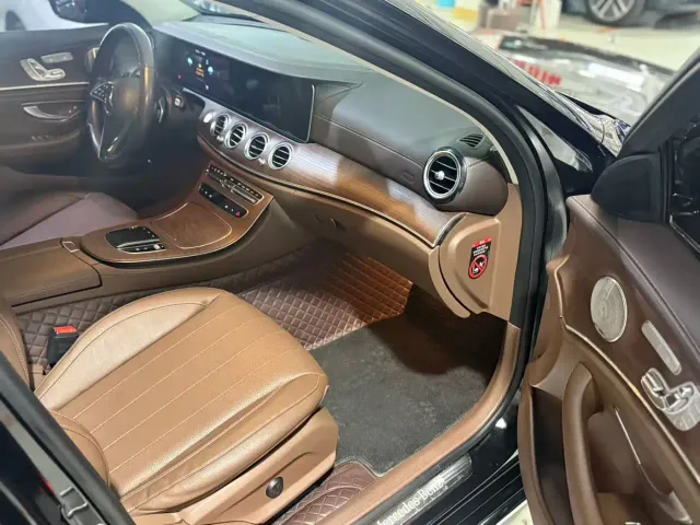 Mercedes-Benz E-Class — Фото автомобиля 4