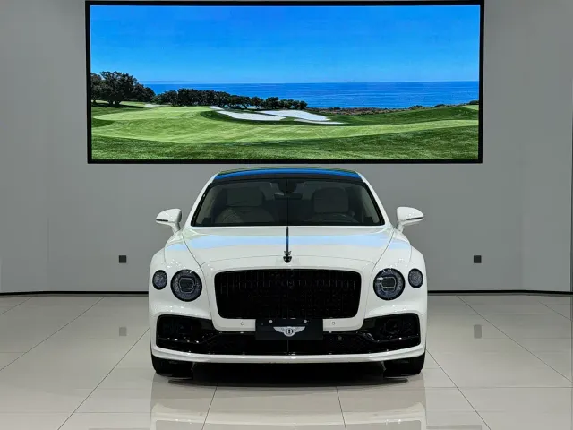 Bentley Flying Spur — Фото автомобиля 2