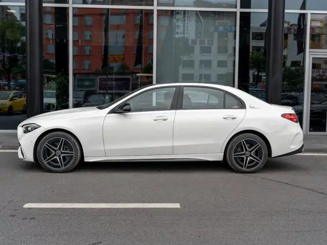 Mercedes-Benz C-Class — Фото автомобиля 3
