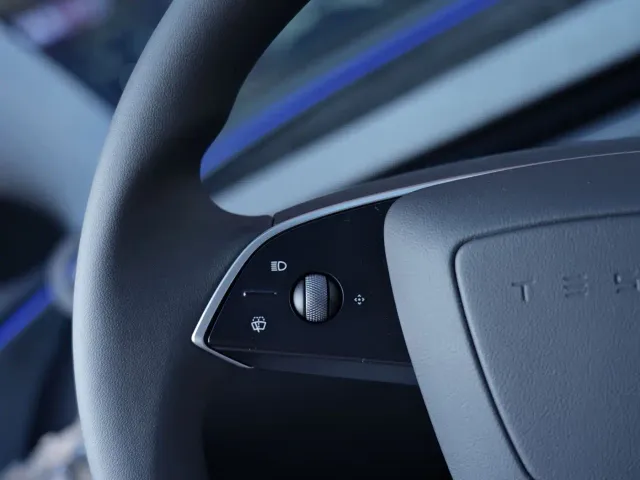 Tesla Model 3 — Фото автомобиля 13