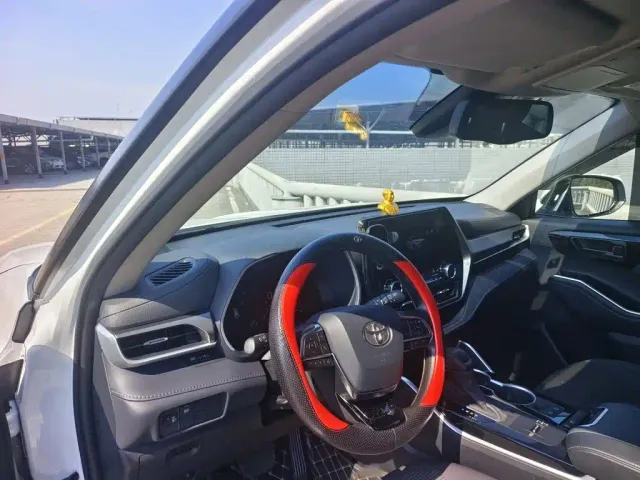 Toyota Highlander — Фото автомобиля 16