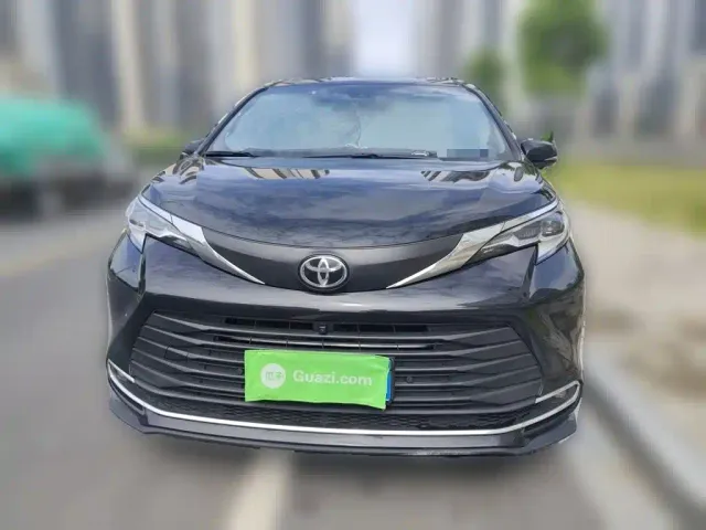 Toyota Sienna — Фото автомобиля 23