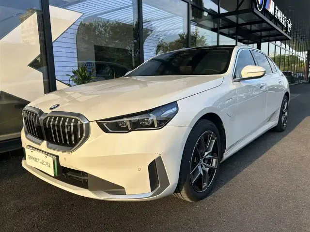 Фотография автомобиля — BMW i5