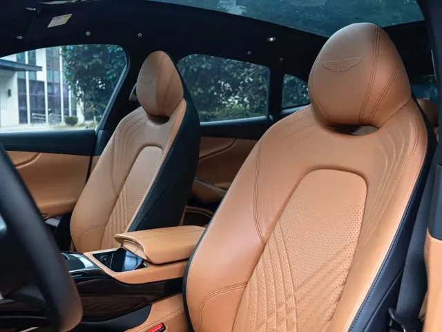 Aston Martin DBX — Фото автомобиля 8