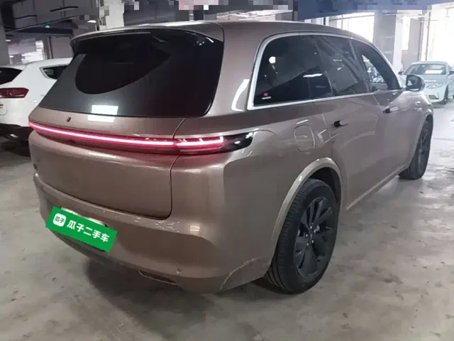 Li Auto L8 — Фото автомобиля 6