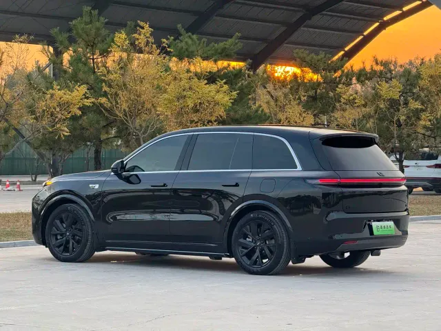 Li Auto L8 — Фото автомобиля 26