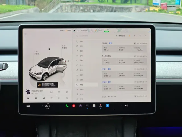 Tesla Model Y — Фото автомобиля 17