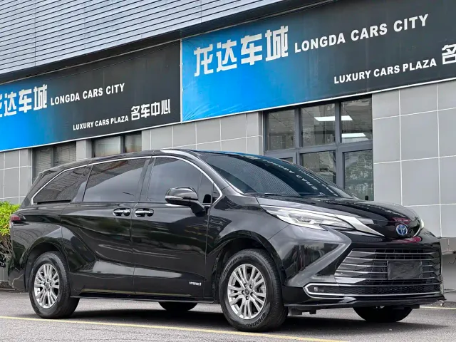 Toyota Sienna — Фото автомобиля 3