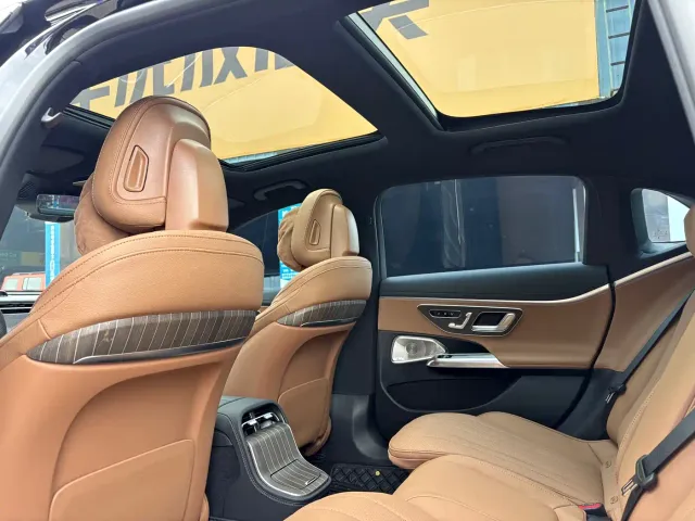 Mercedes-Benz E-Class — Фото автомобиля 14