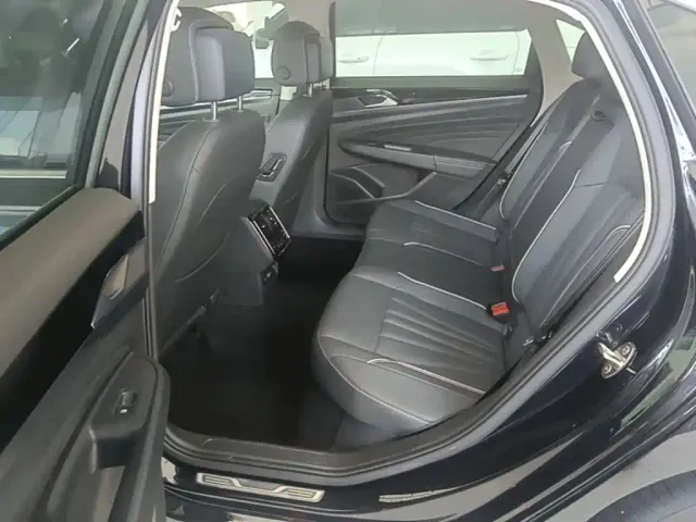 Volkswagen Passat — Фото автомобиля 16