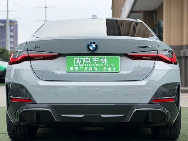 BMW i4 — Фото автомобиля 17