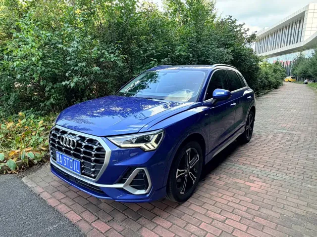Фотография автомобиля — Audi Q3