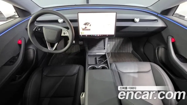 Tesla Model 3 — Фото автомобиля 10