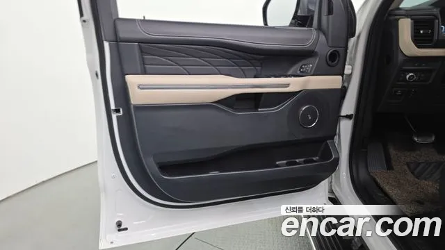 Ford Expedition — Фото автомобиля 13