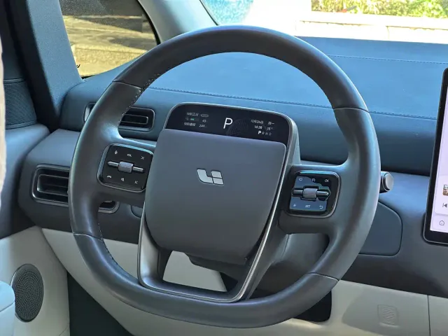 Li Auto MEGA — Фото автомобиля 17