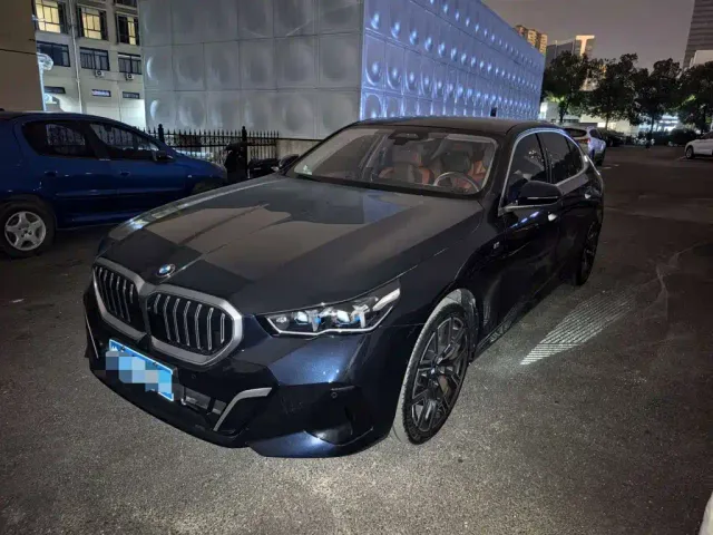 Фотография автомобиля — BMW 5 Series