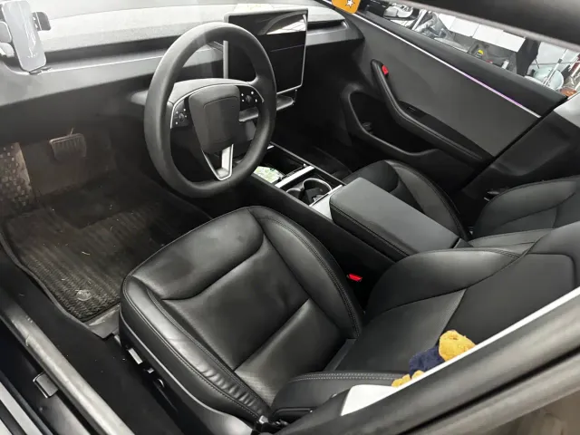 Tesla Model 3 — Фото автомобиля 4