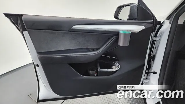 Tesla Model Y — Фото автомобиля 23