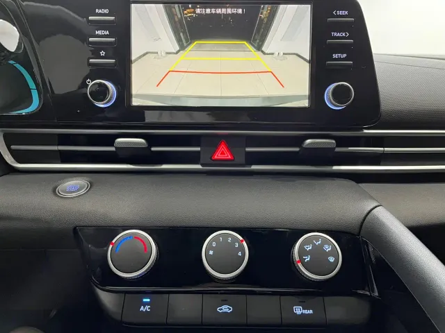 Hyundai Elantra — Фото автомобиля 4