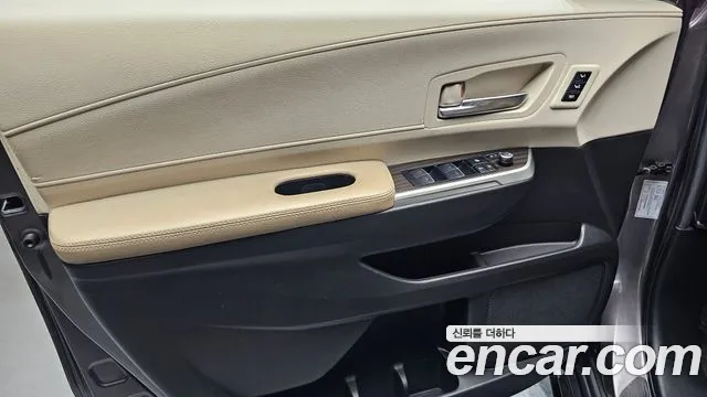 Toyota Sienna — Фото автомобиля 23