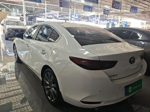 Mazda Axela — Фото автомобиля 4