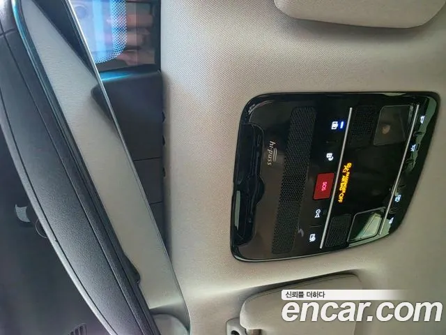 Hyundai Grandeur Grandeur (GN7) 2.5 Бензин 2WD — Фото автомобиля 17