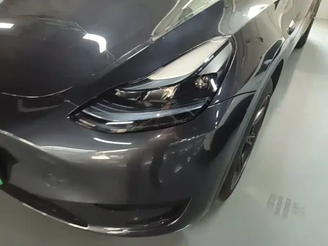 Tesla Model Y — Фото автомобиля 23