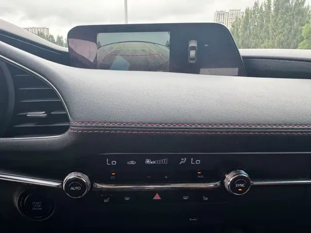 Mazda Axela — Фото автомобиля 18