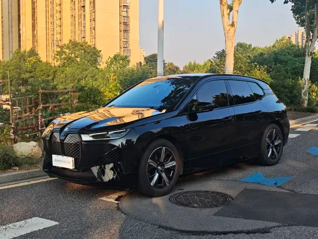 Фотография автомобиля — BMW iX