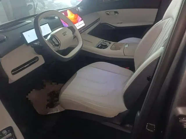 Geely Galaxy Starship 7 EM-i — Фото автомобиля 15