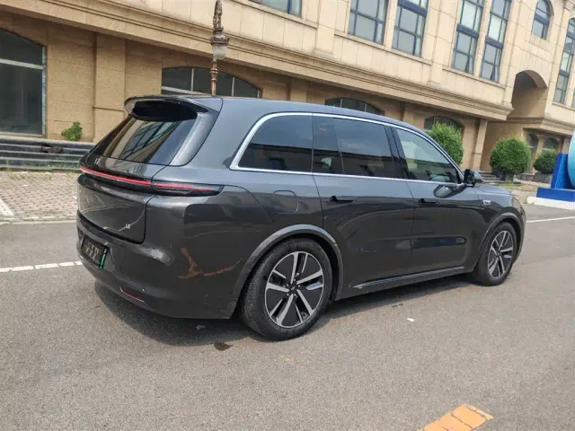Li Auto L8 — Фото автомобиля 15