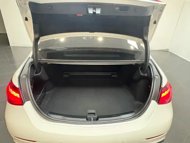 Mercedes-Benz C-Class — Фото автомобиля 19