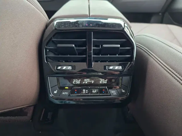 BMW iX — Фото автомобиля 23