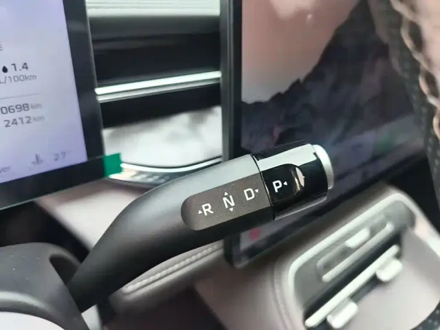 Roewe M7 DMH — Фото автомобиля 13