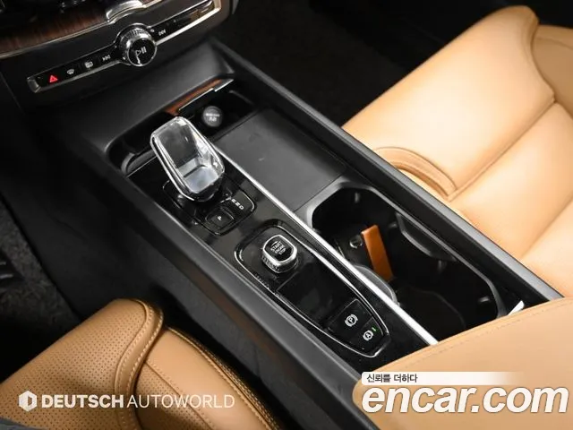 Volvo XC60 Generation 2 — Фото автомобиля 9