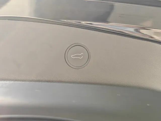 Tesla Model 3 — Фото автомобиля 14