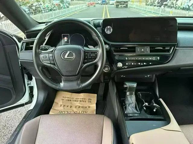 Lexus ES — Фото автомобиля 5