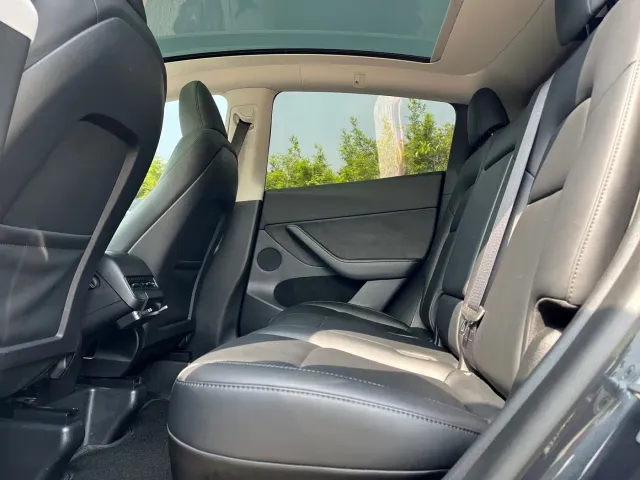 Tesla Model Y — Фото автомобиля 8